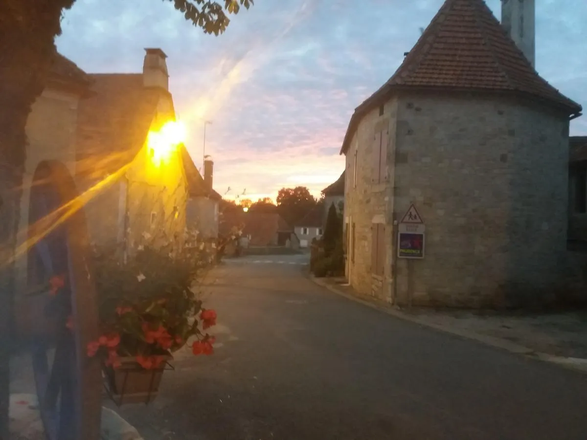 Auberge De L'Alzou Mayrinhac-Lentour 0*,  Frankreich